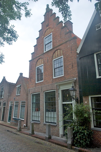 17. Edam*