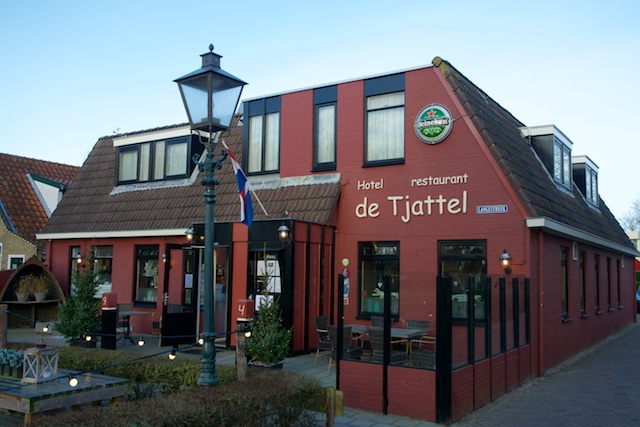 33. De Tjattel