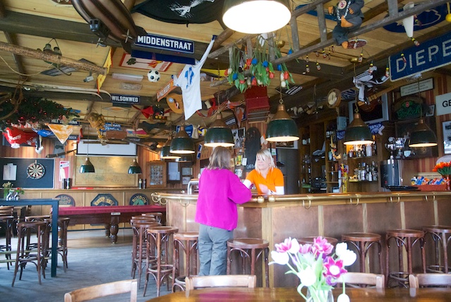 12. Pub