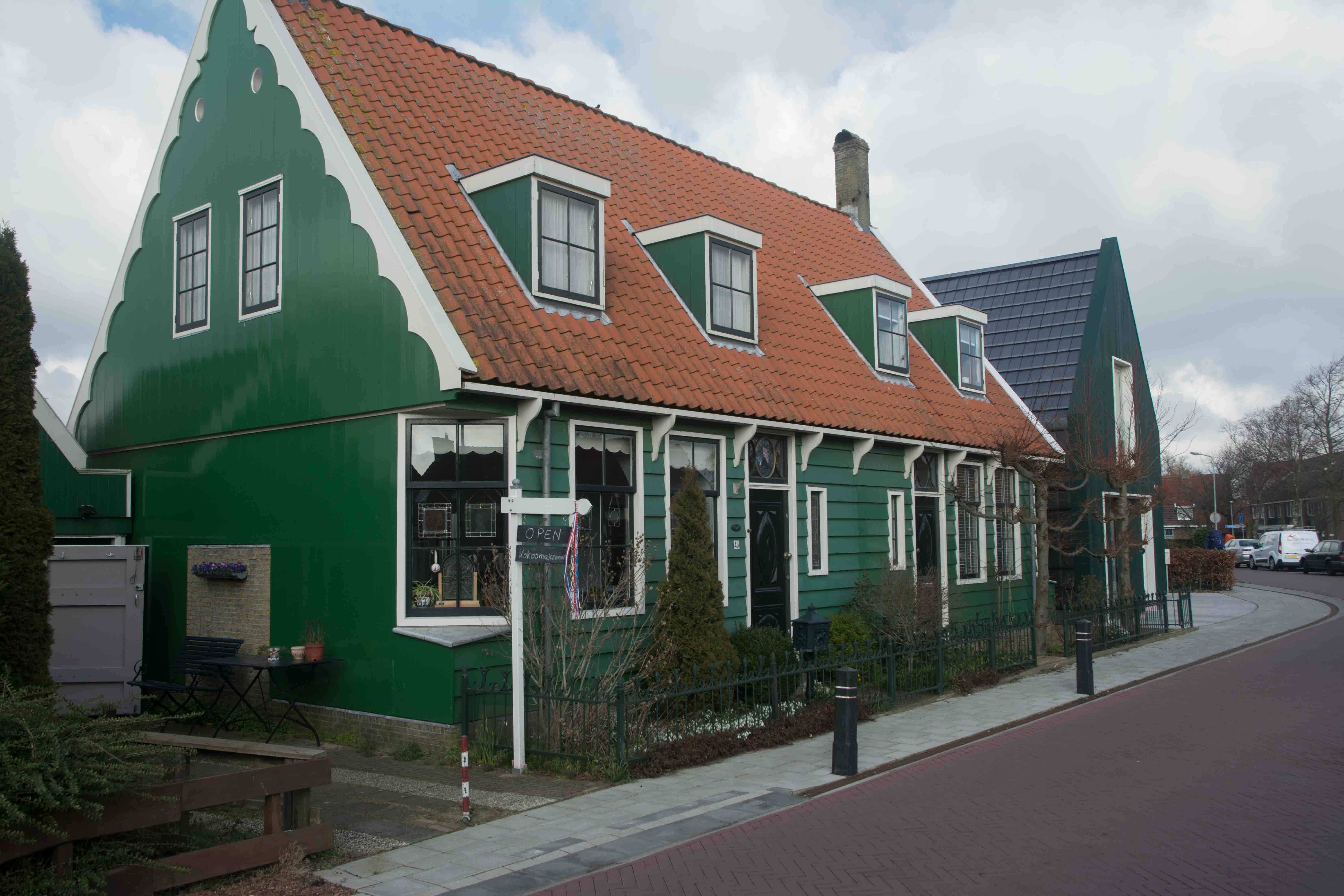 143. Huizen