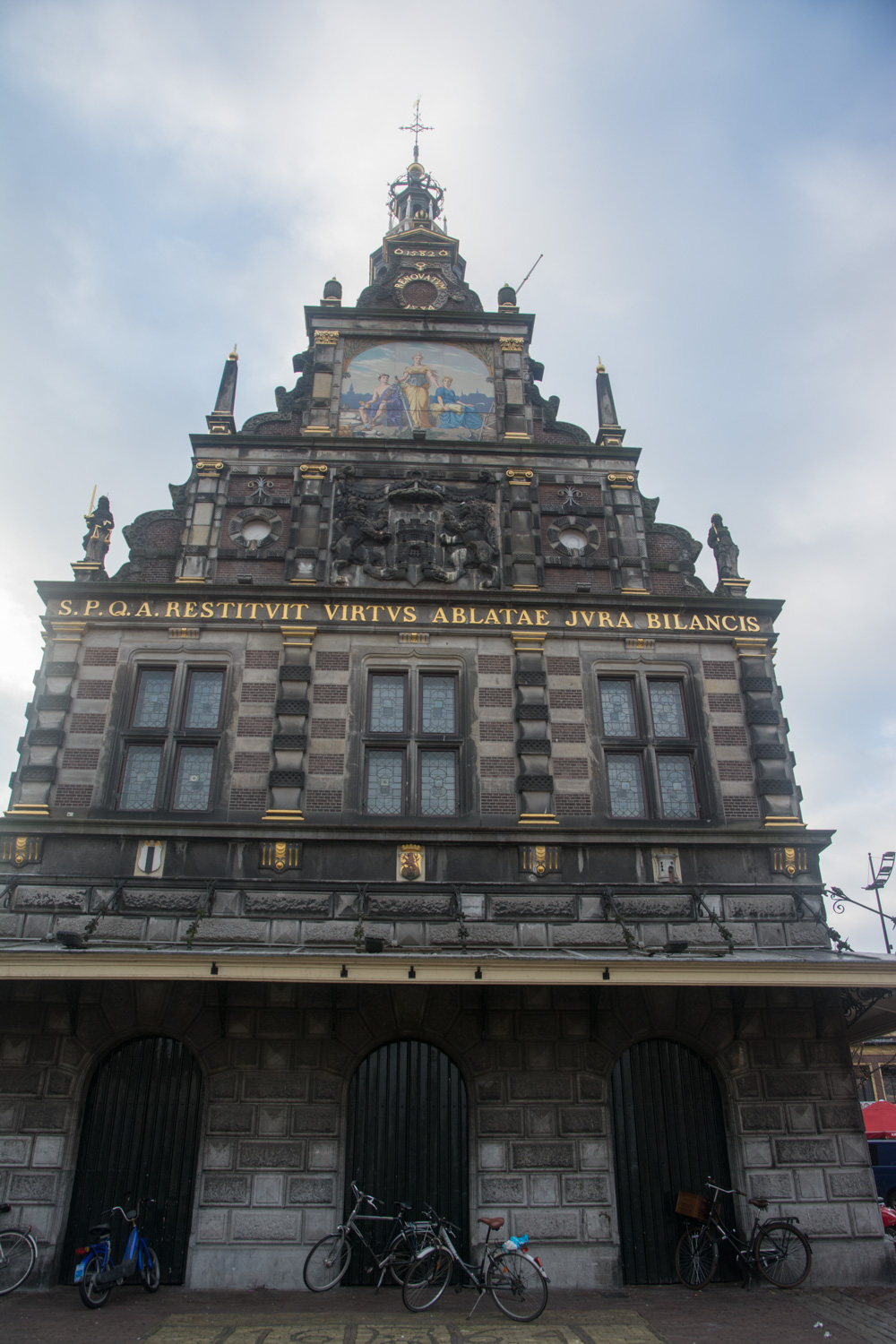 58. Waag