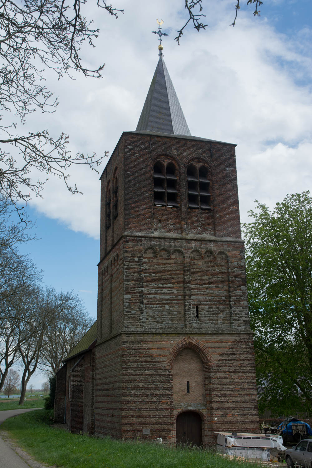 104. Kerk