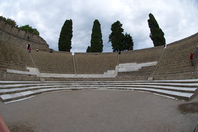 118. Klein theater