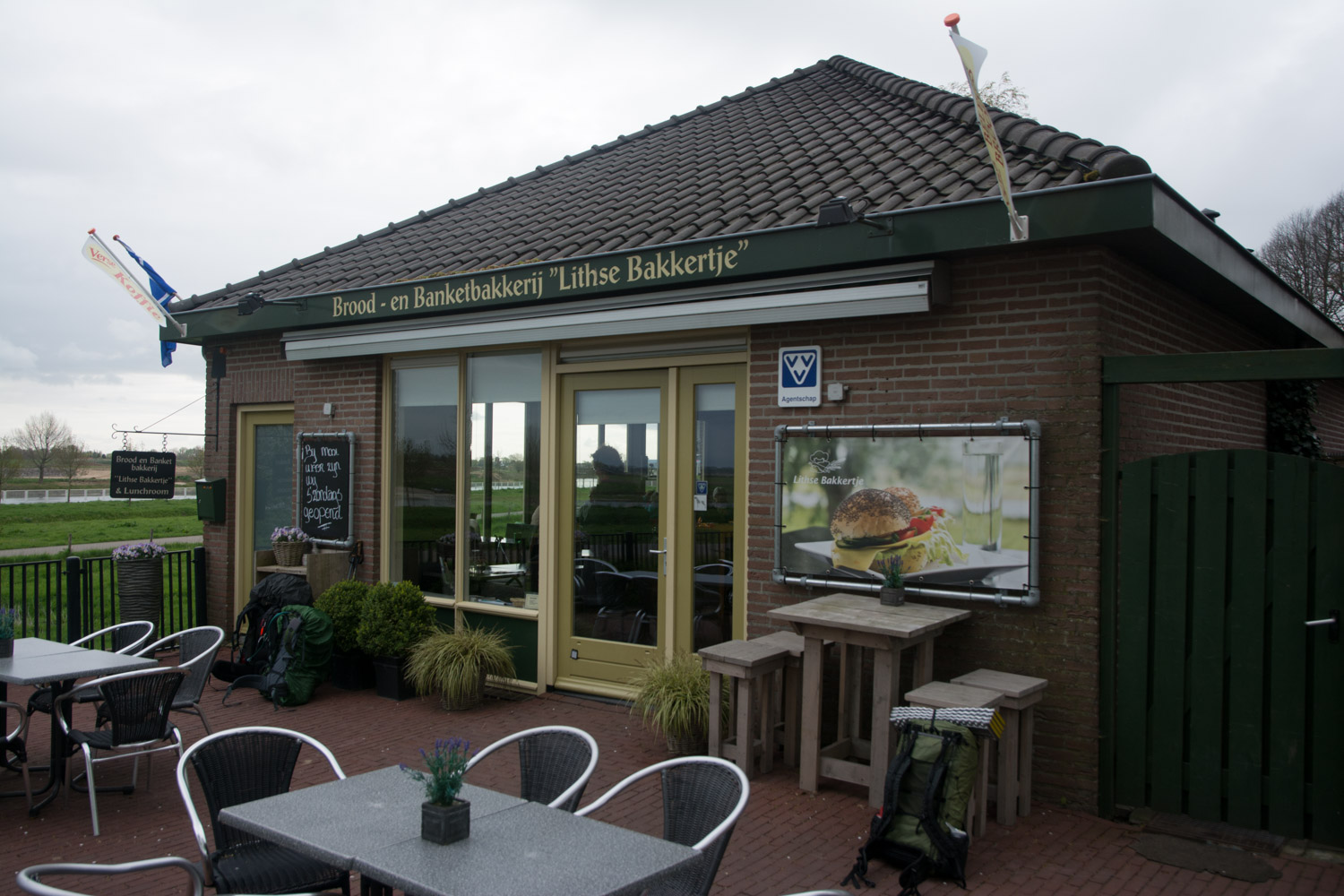 56. Bakkertje