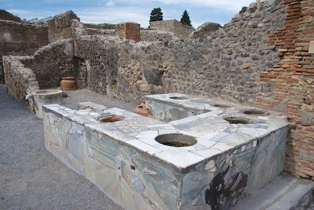 93. Thermopolium