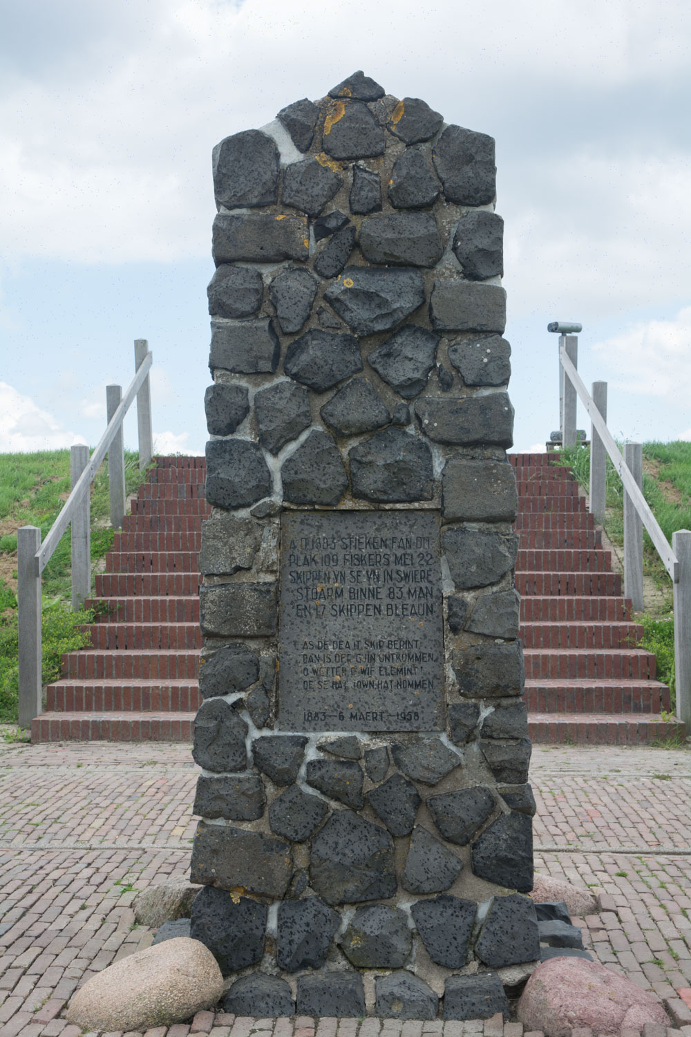 72. Detail Monument