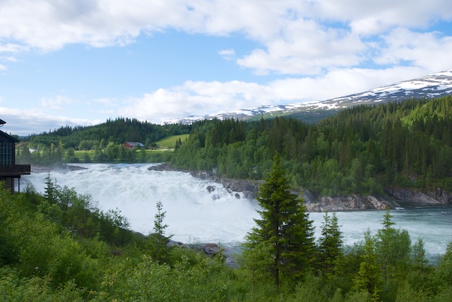 688. Laksfossen