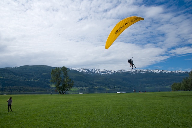 882. Paragliding