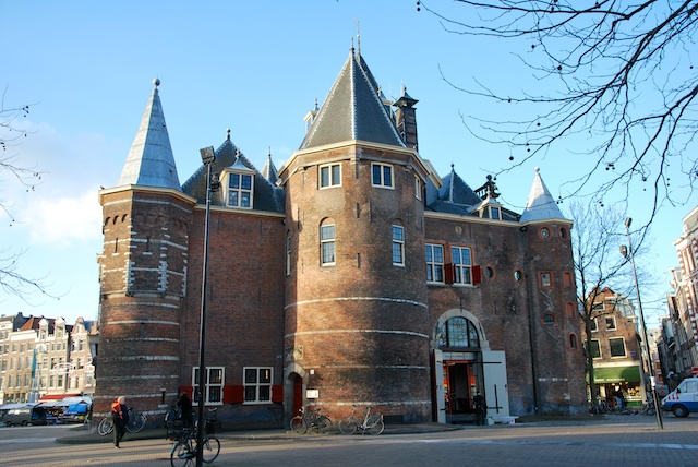 8. Waag